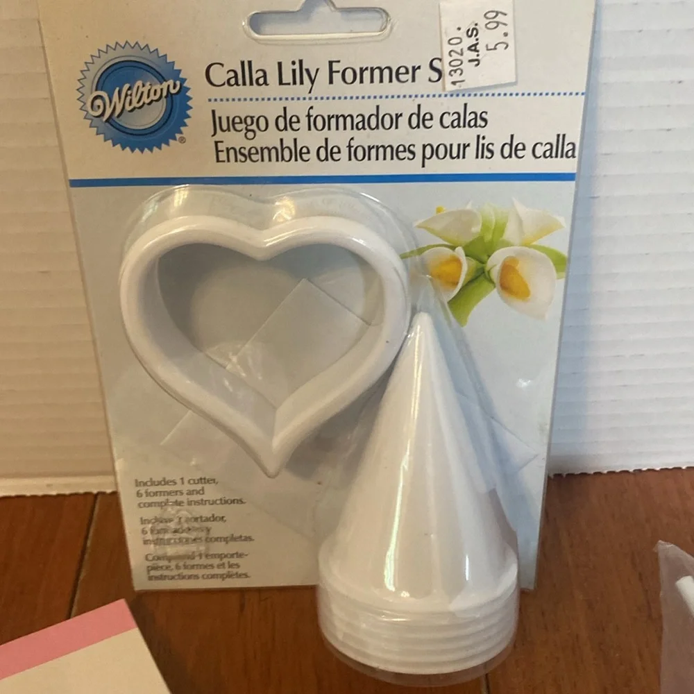 Wilton White Cake Toppers Calla Lily formers & nail set cake decorating
